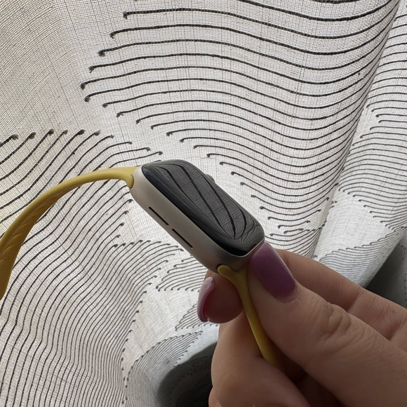 Apple Watch SE 2nd Generation (GPS) 40mm - Picture 4 of 13